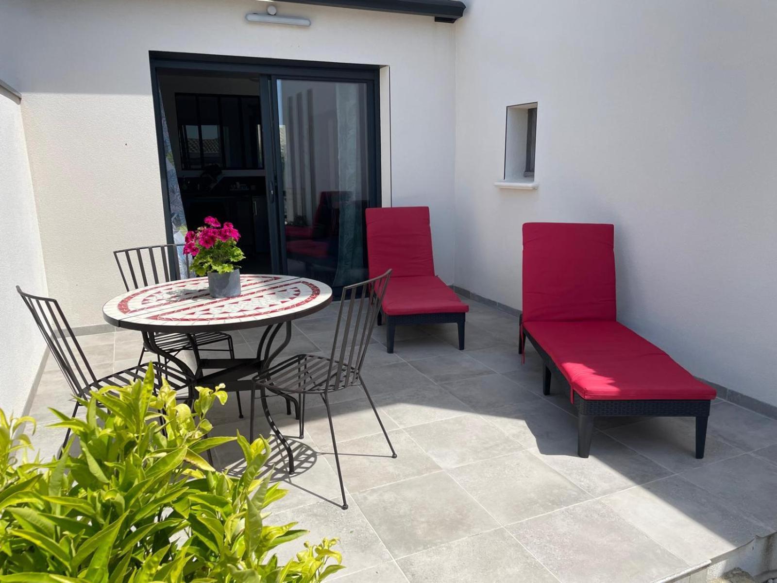 Romytt Suite Saint-Quentin-la-Poterie Eksteriør billede
